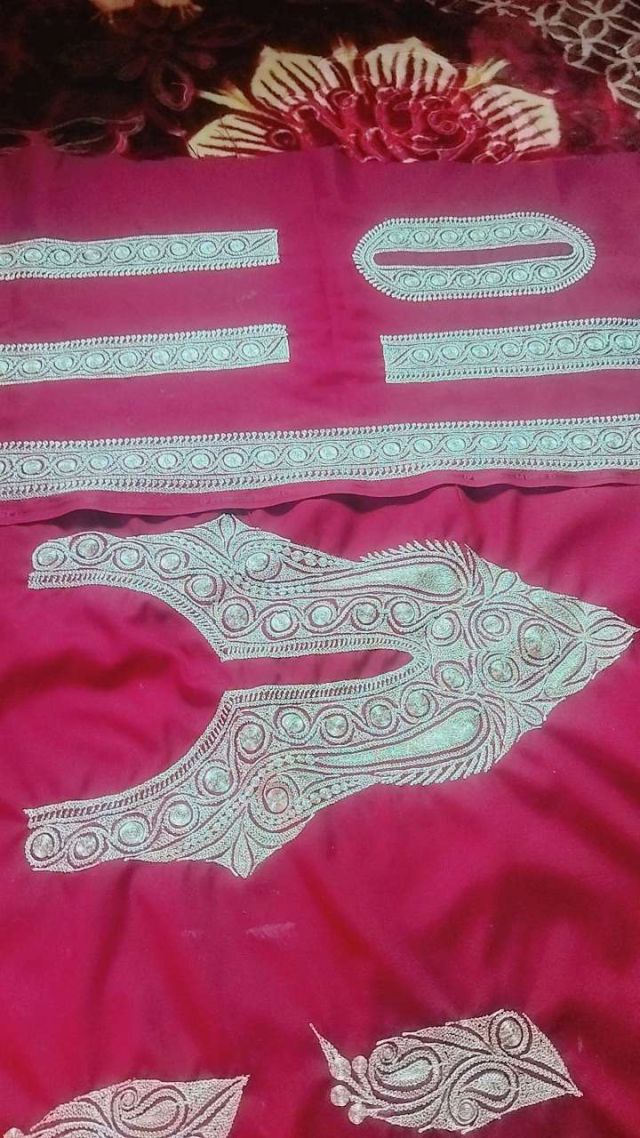 Kashmiri Pharam with Tila work